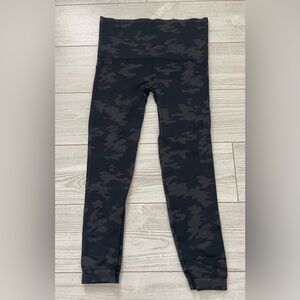 Spanx Black Gray Camo Cropped Seamless Compression Leggings Size L